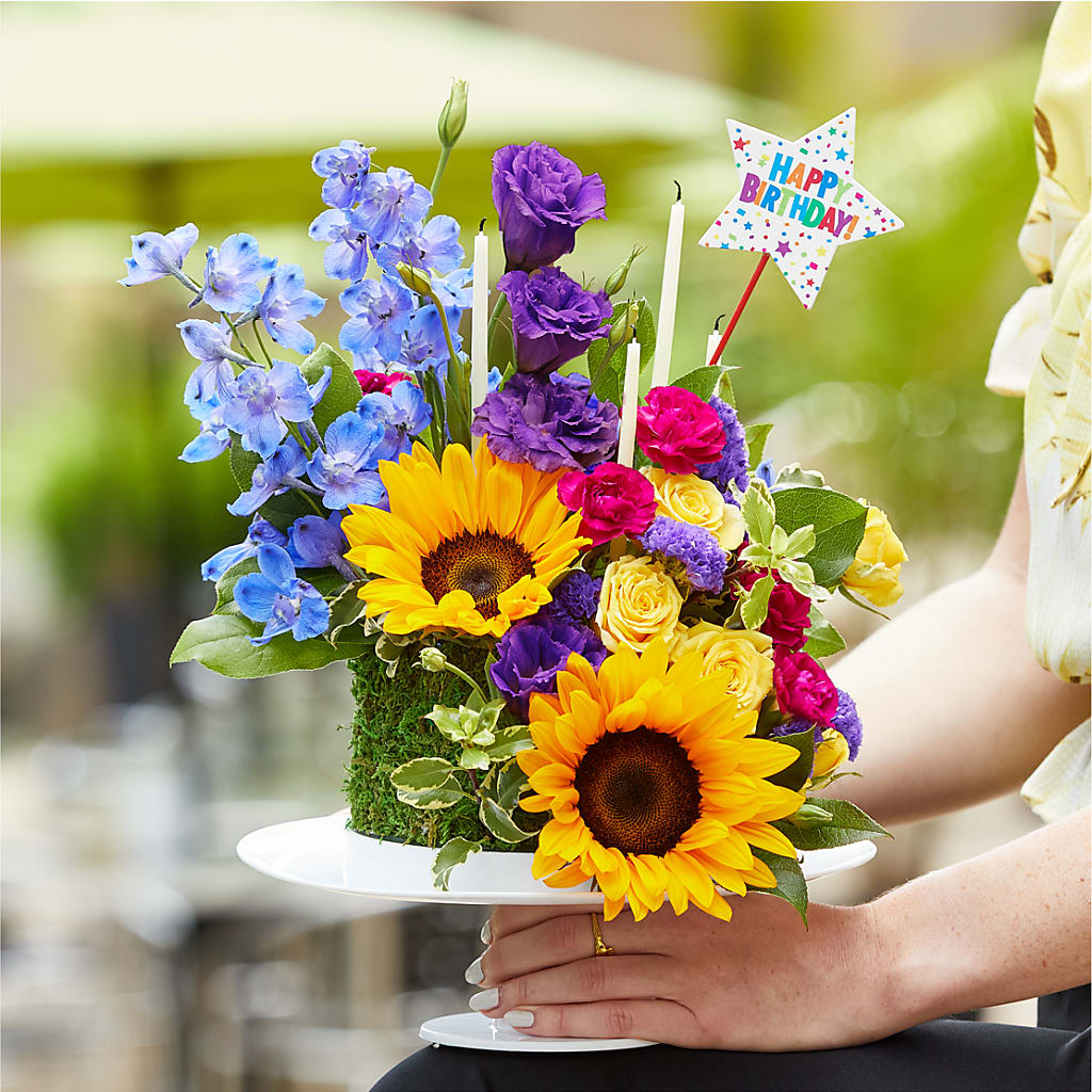 Star of the Day Floral Cake – RANCHVIEW FLORAL & INTERIORS, Overland Park KS